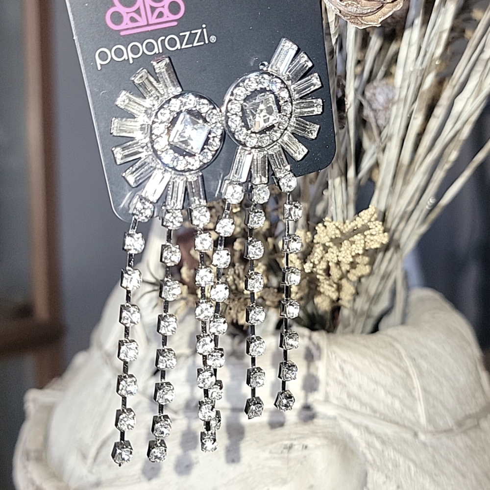 Torrential twinle white earrings